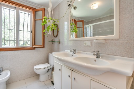 One of 4 bathrooms