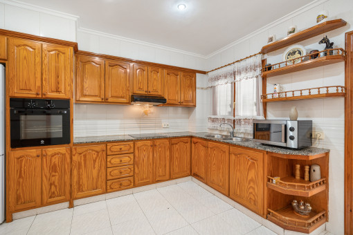 Spacious kitchen