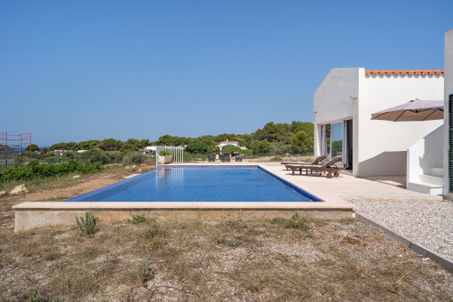 Large garden and pool