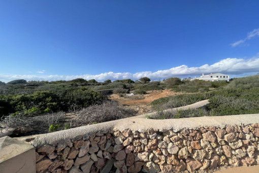 Magnificent investment plot, first line of sea, sea view, located in Binidali, Menorca.