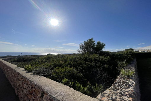 Magnificent investment plot, first line of sea, sea view, located in Binidali, Menorca.