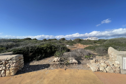 Magnificent investment plot, first line of sea, sea view, located in Binidali, Menorca.