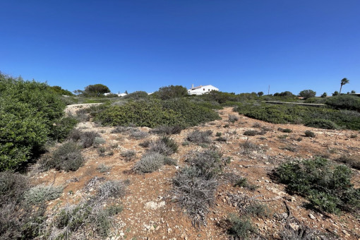 Magnificent investment plot, first line of sea, sea view, located in Binidali, Menorca.