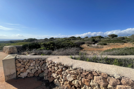 Magnificent investment plot, first line of sea, sea view, located in Binidali, Menorca.