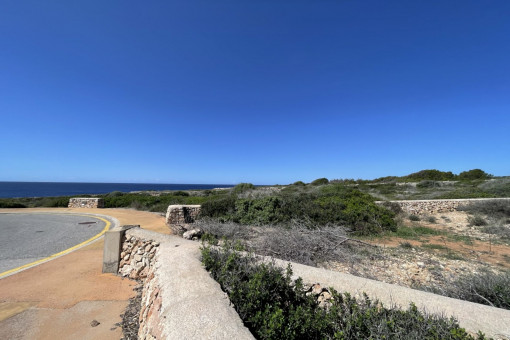 Magnificent investment plot, first line of sea, sea view, located in Binidali, Menorca.