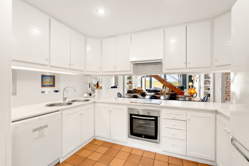 Wonderful kitchen in white